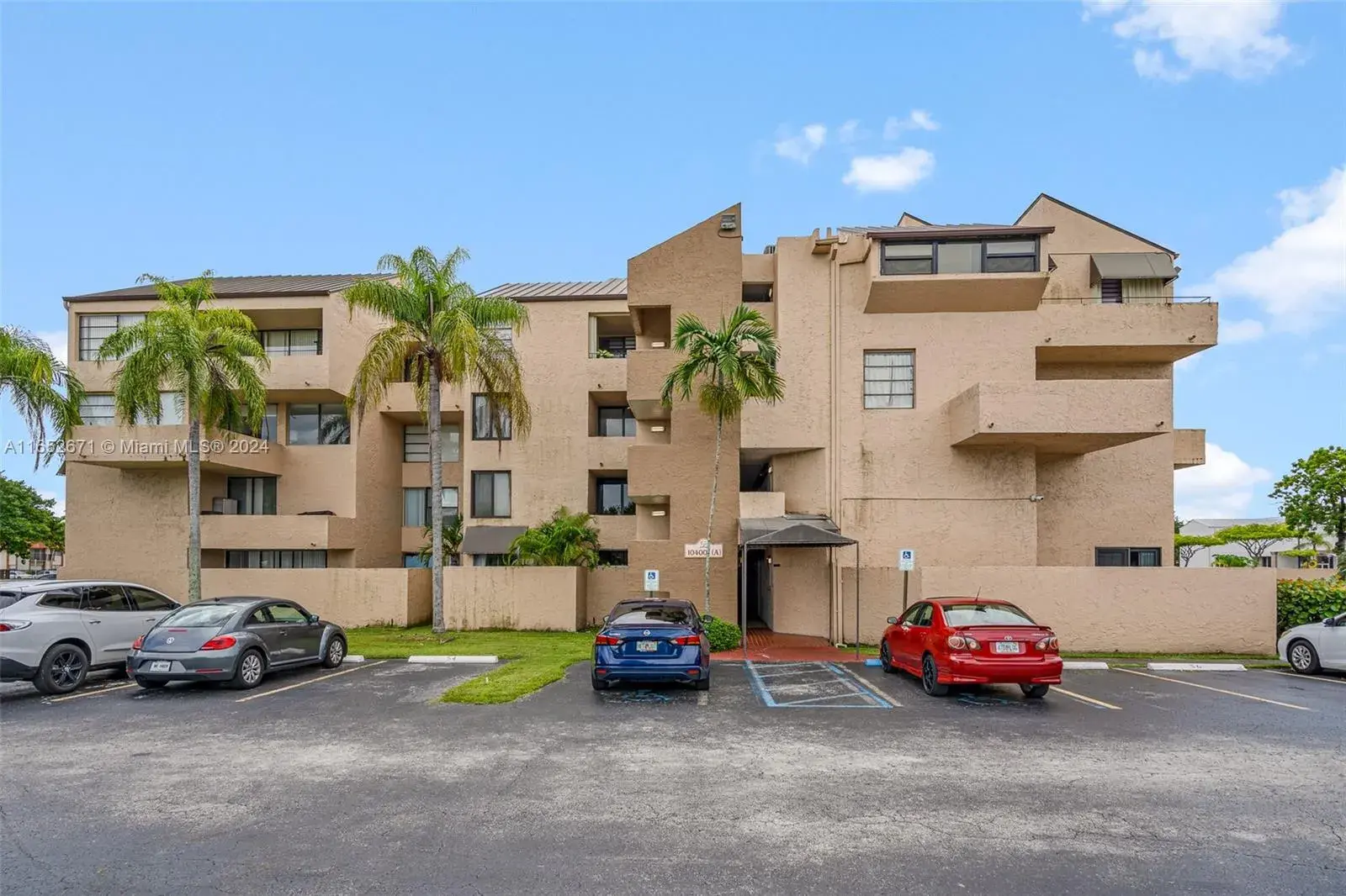 1 bedroom 1 bath Residential Lease for rent at 10400 SW 108th Ave # A208, Miami FL 33176
