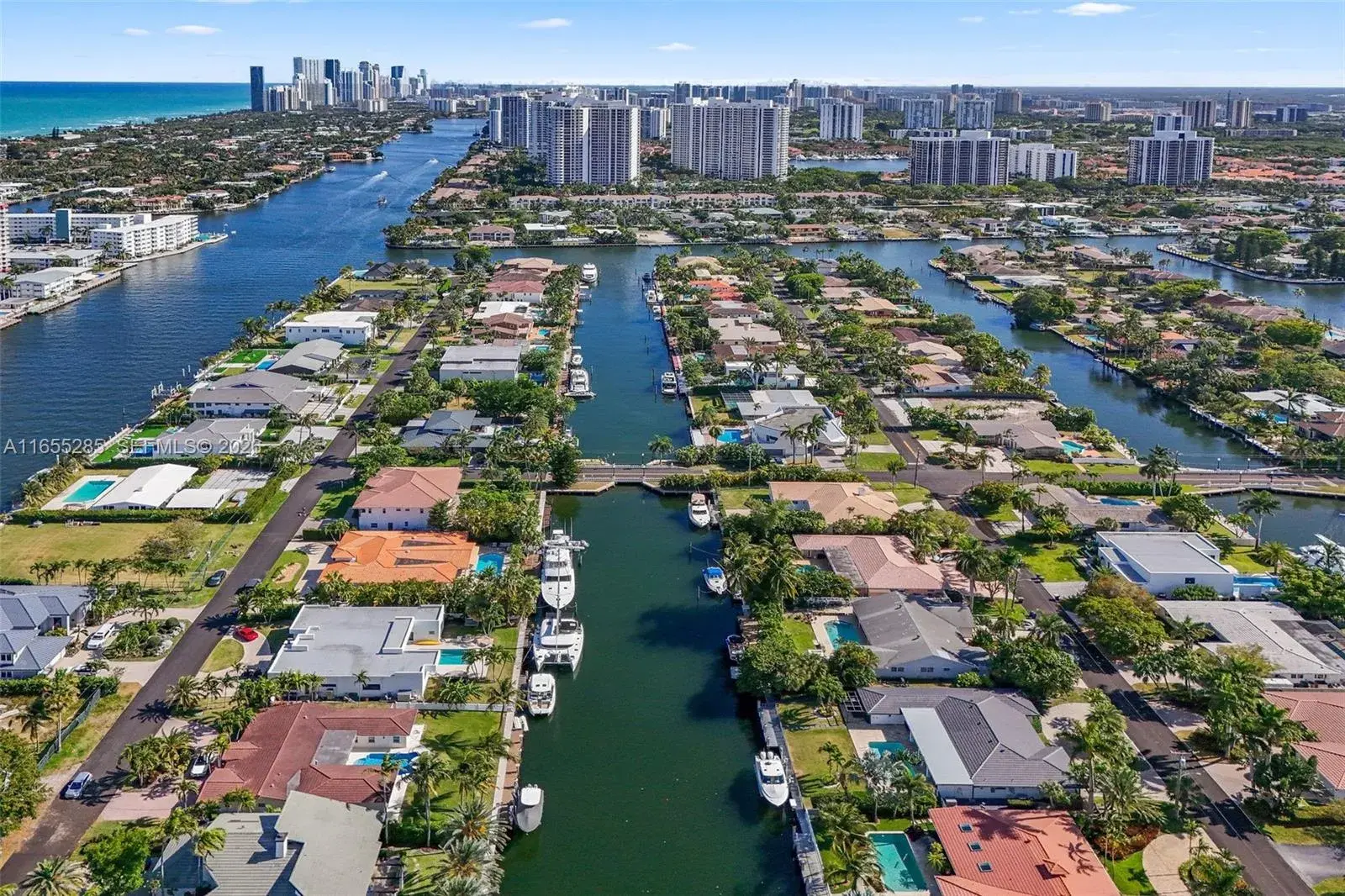 5 bedroom 4 bath for sale at 543 Hibiscus Dr, Hallandale Beach FL 33009