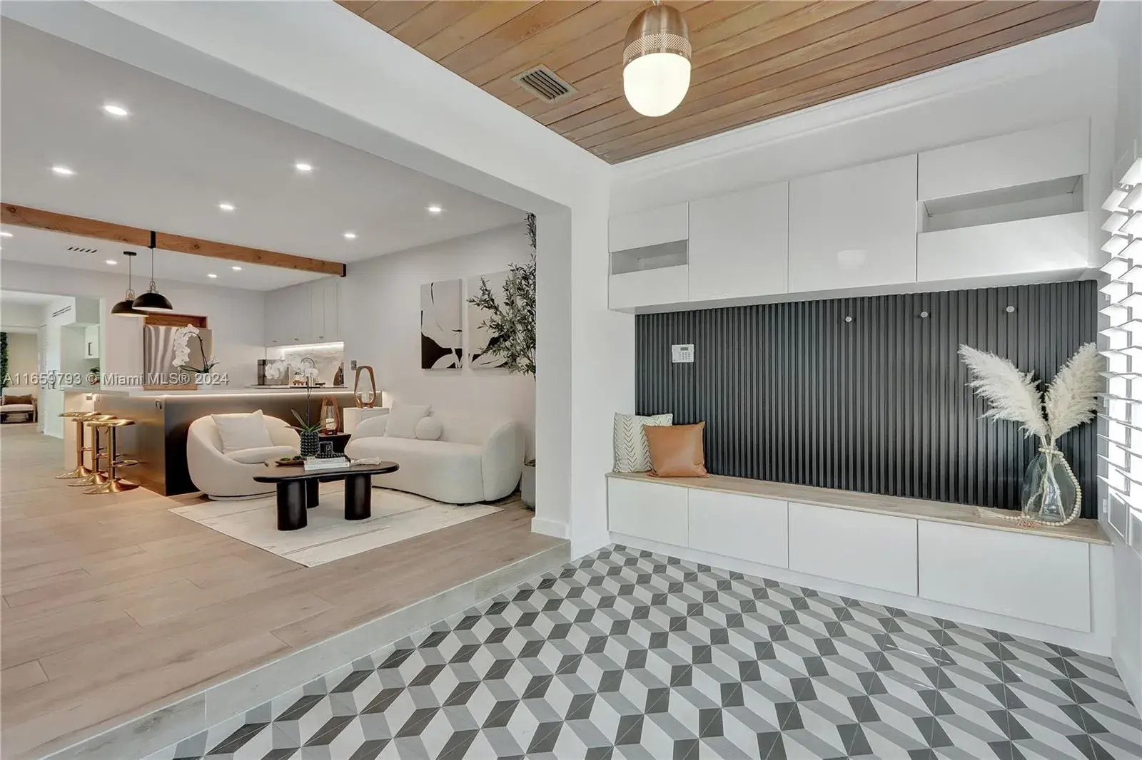 3 bedroom 2 bath for sale at 814 Monterey St, Coral Gables FL 33134