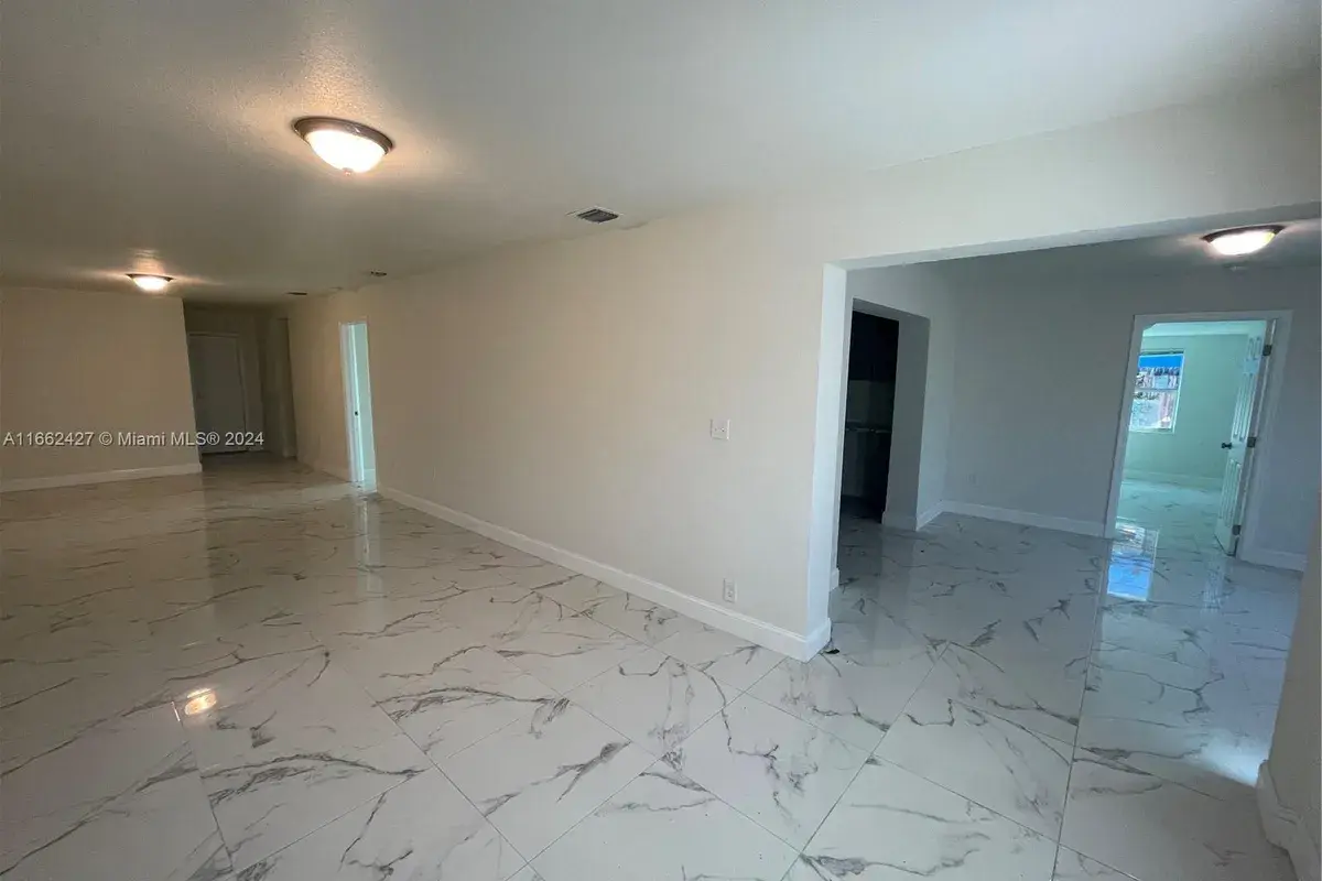 3327 NW 101st St, Miami FL 33147