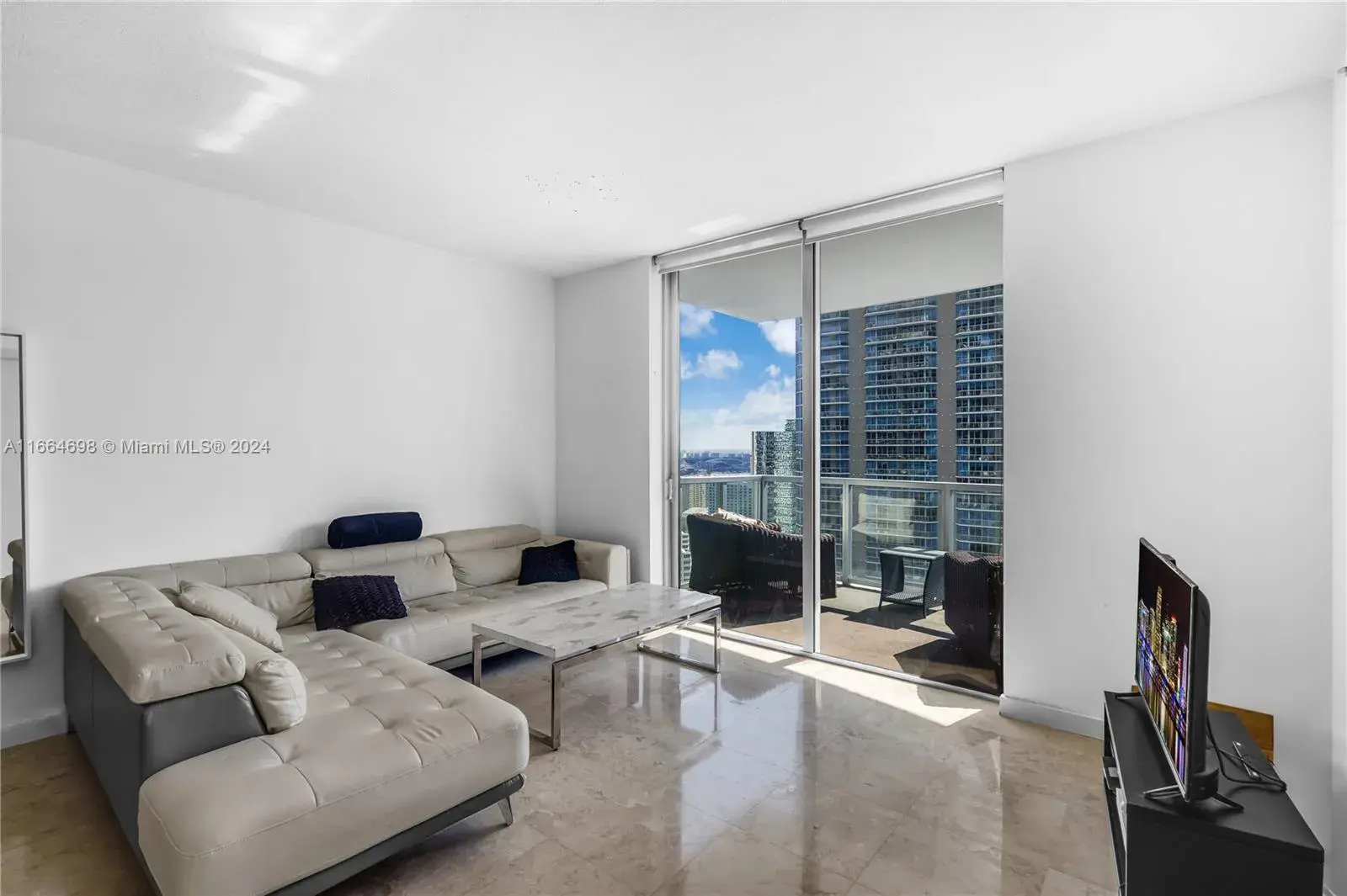 1060 Brickell Ave # 3305, Miami FL 33131