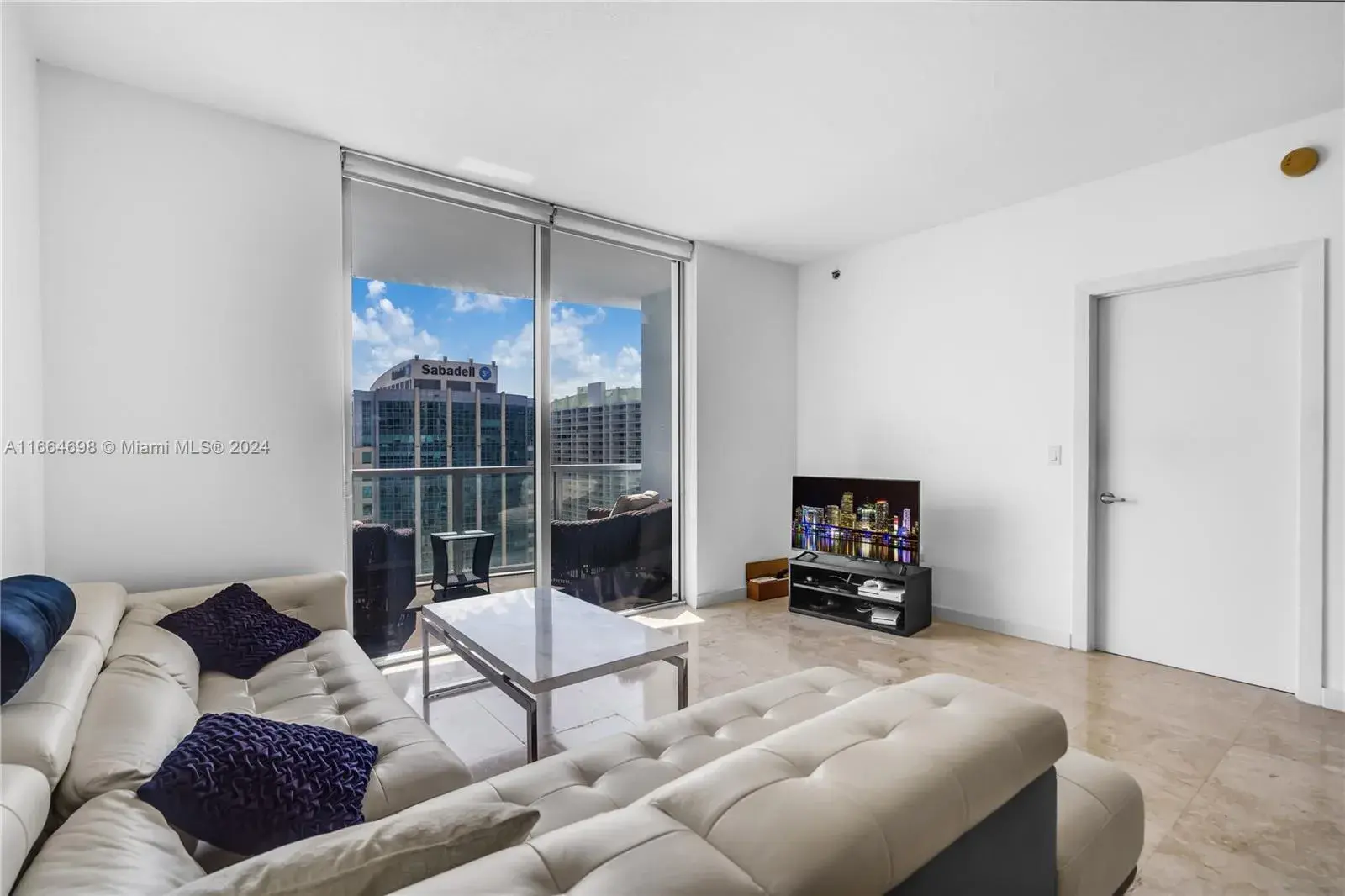 1060 Brickell Ave # 3305, Miami FL 33131