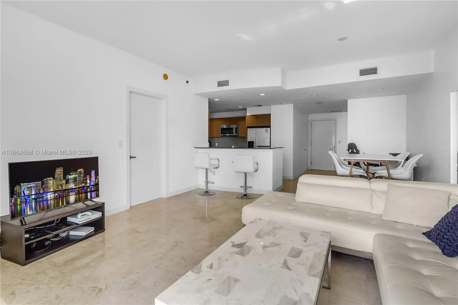 1060 Brickell Ave # 3305, Miami FL 33131