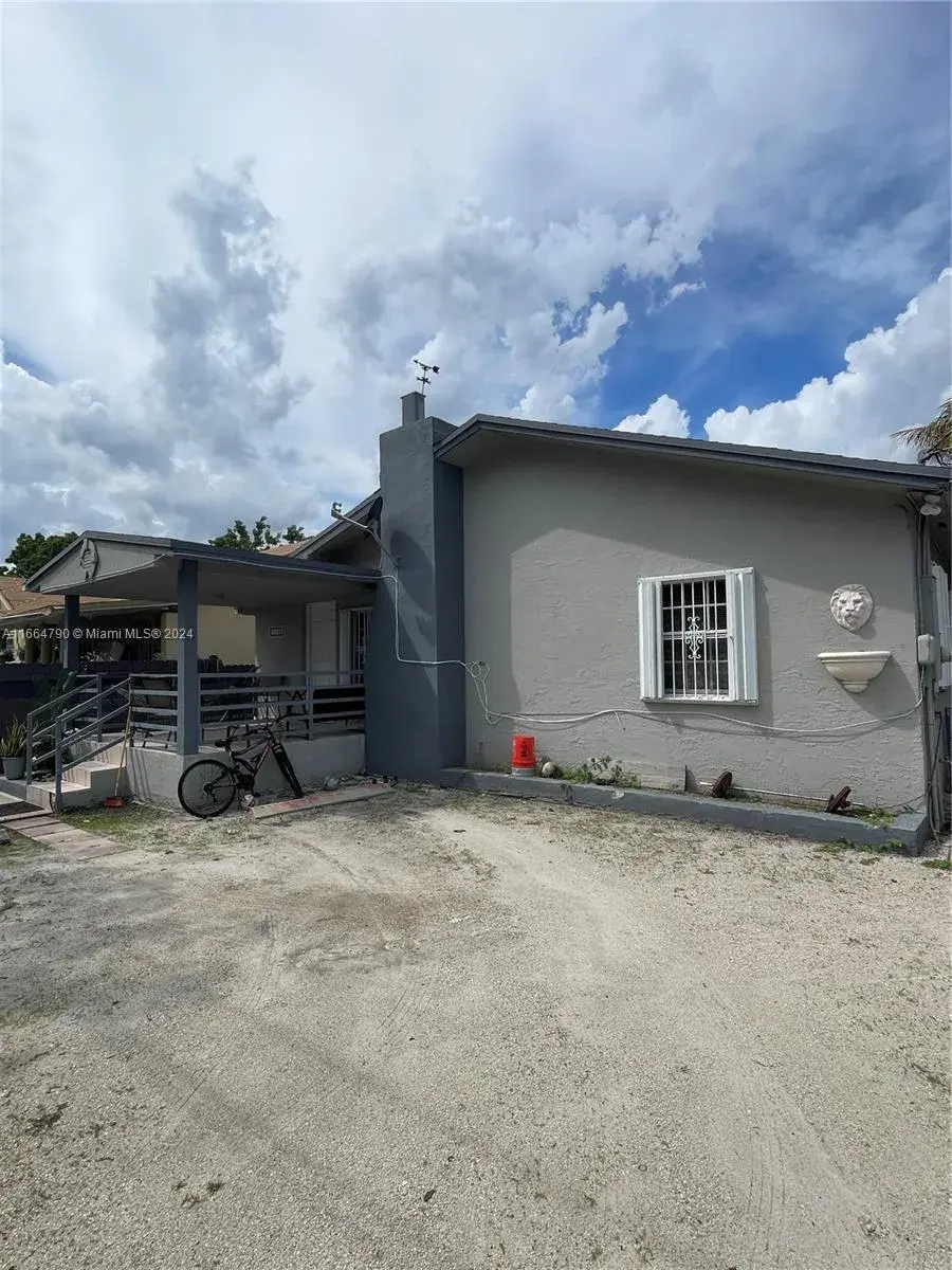 1143 NW 27th St, Miami FL 33127