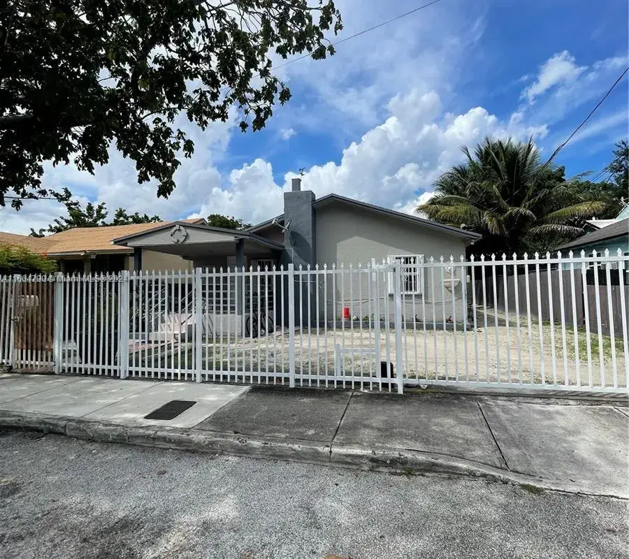 1143 NW 27th St, Miami FL 33127