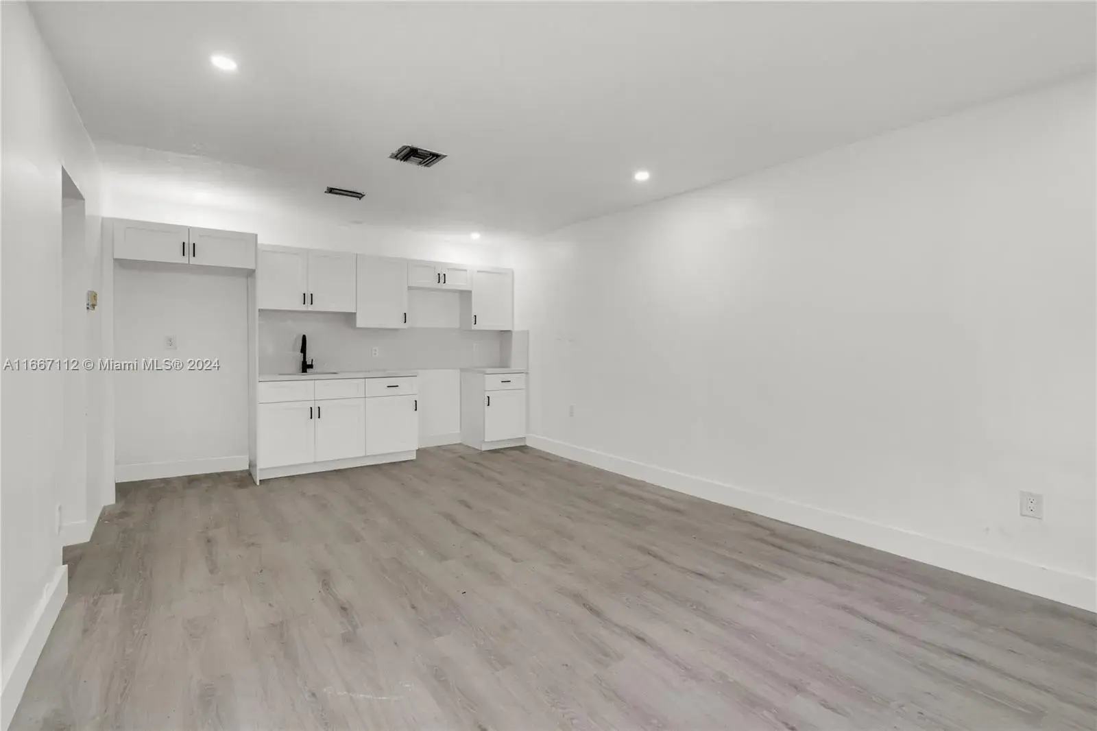 2 bedroom 1 bath Residential Lease for rent at 6064 Plunkett St, Hollywood FL 33023