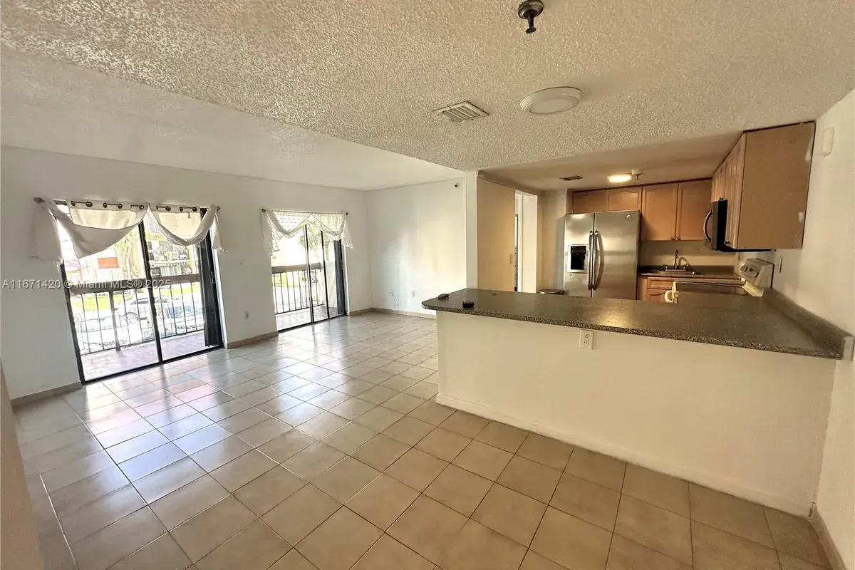 5249 NW 7th St # 117, Miami FL 33126