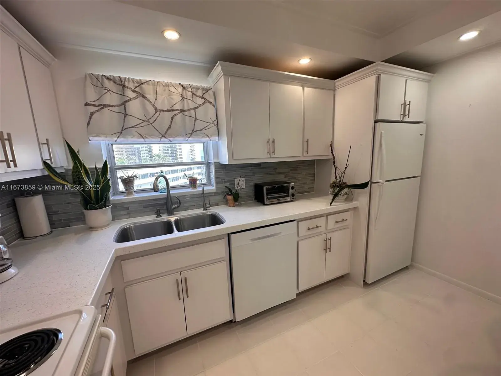 3181 S Ocean Dr # 501, Hallandale Beach FL 33009