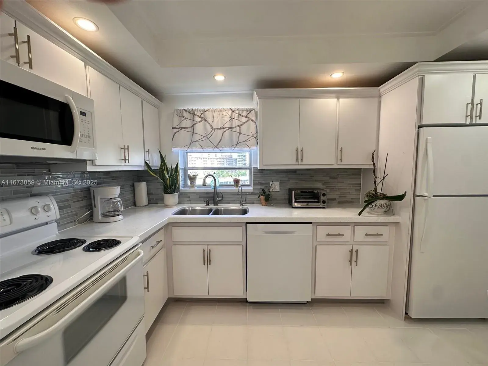 3181 S Ocean Dr # 501, Hallandale Beach FL 33009