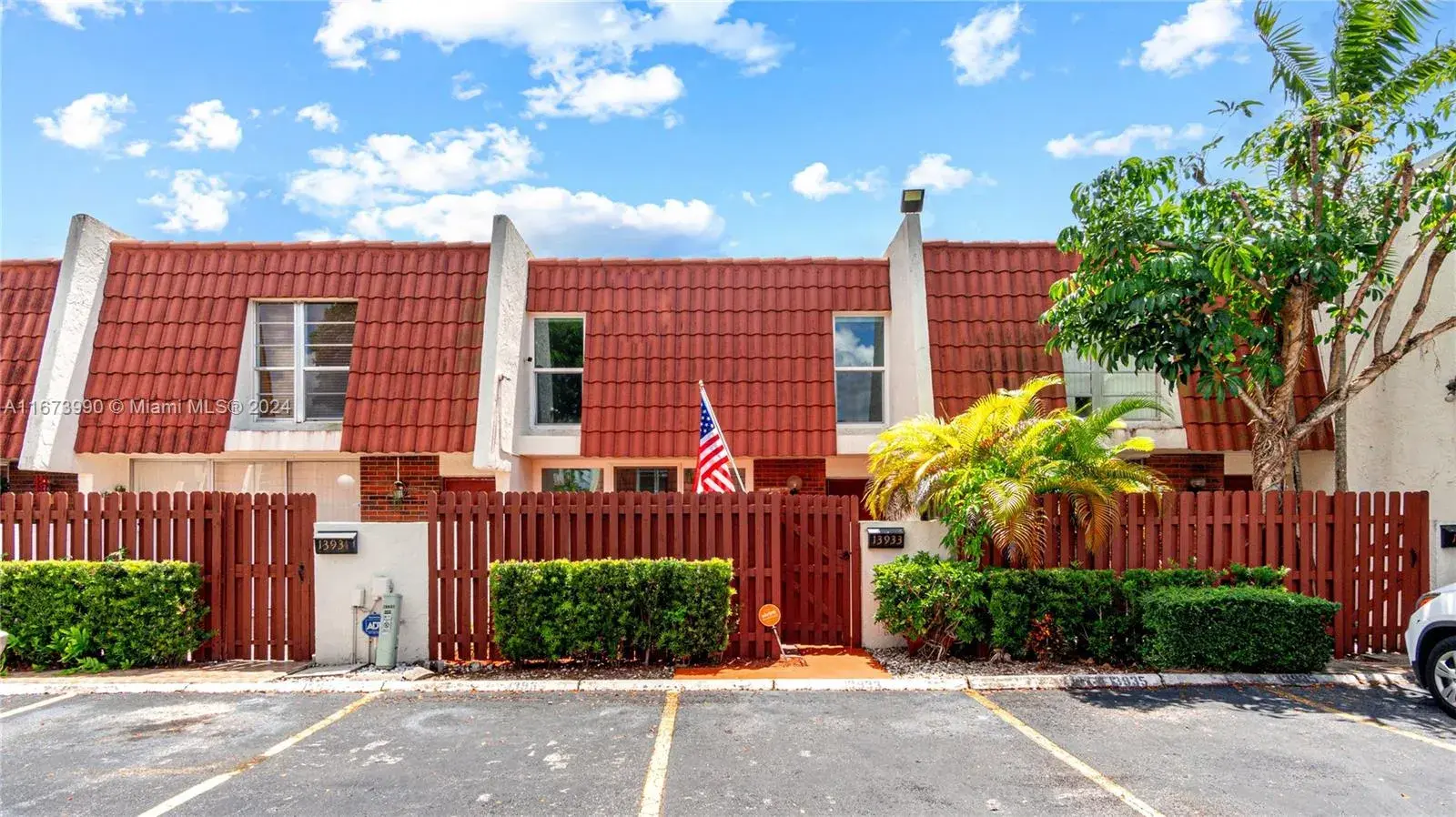 3 bedroom 2 bath Residential Lease for rent at 13933 SW 84th St # 904, Miami FL 33183