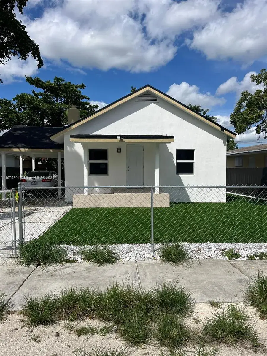 1985 NW 49th St, Miami FL 33142