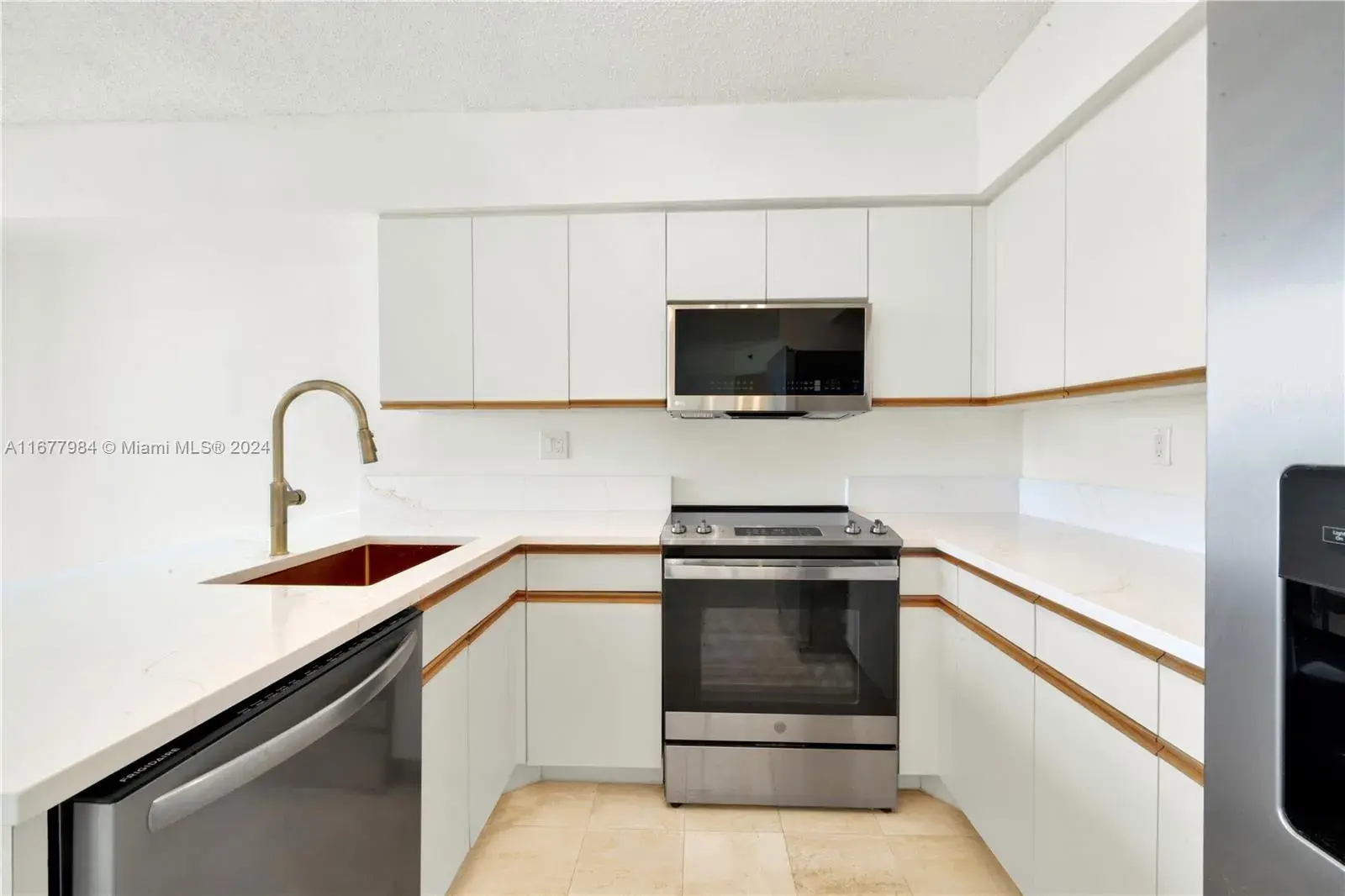 3600 Mystic Pointe Dr # 1515, Aventura FL 33180
