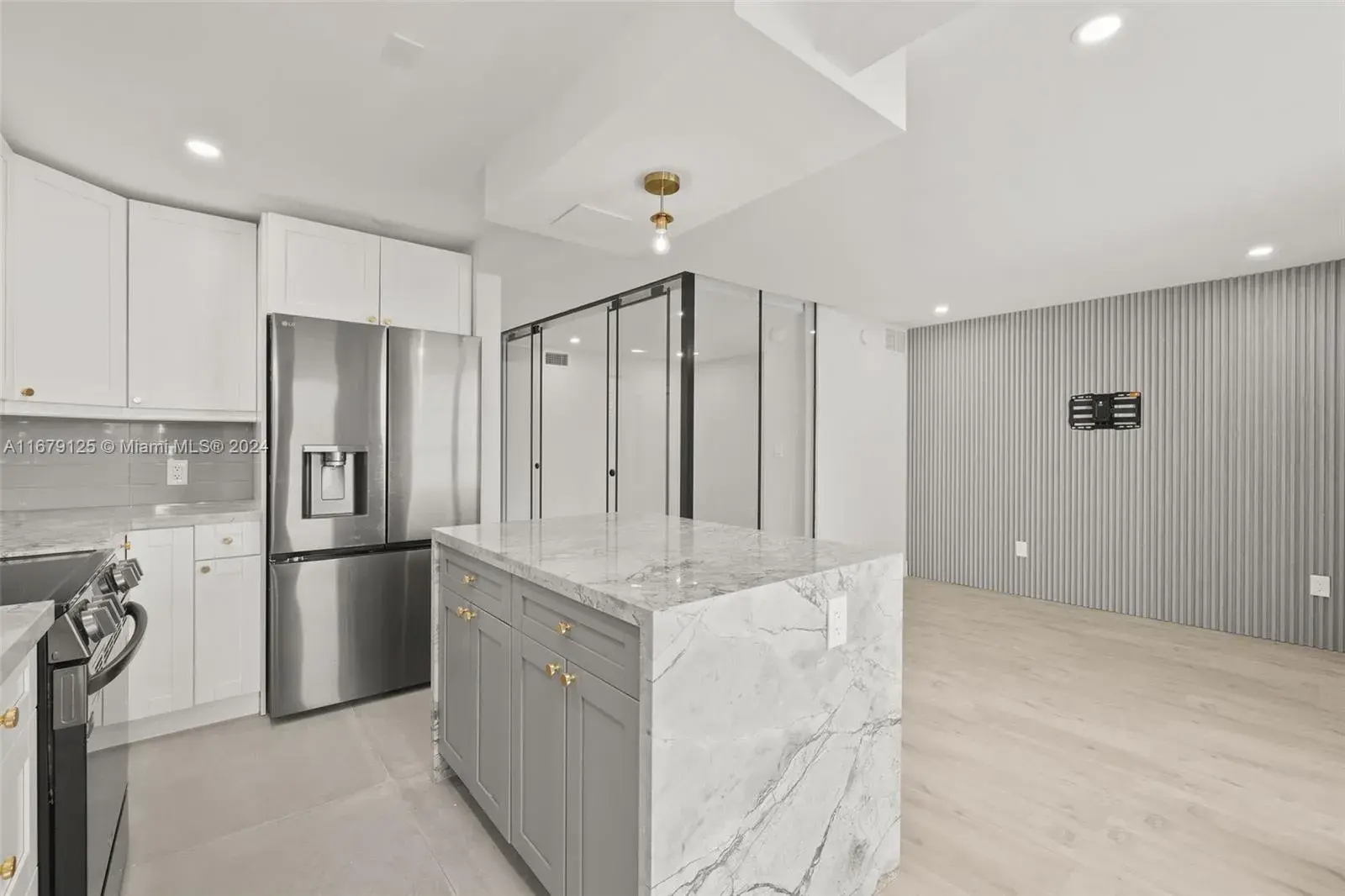 2 bedroom 1 bath Residential Lease for rent at 1340 Lincoln Rd # 603, Miami Beach FL 33139
