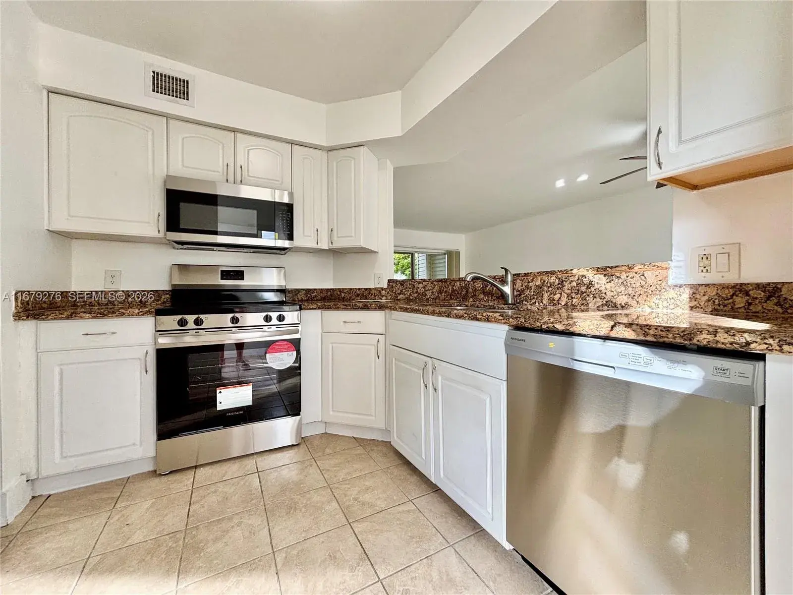 3405 NW 44th St # 104, Oakland Park FL 33309