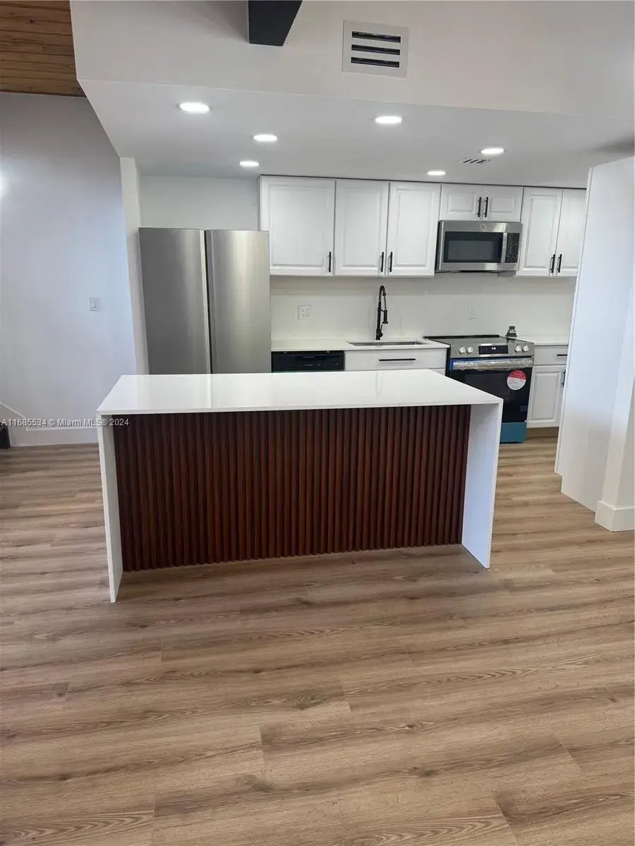 2 bedroom 2 bath Residential for sale at 761 E Coco Plum Cir # 6, Plantation FL 33324