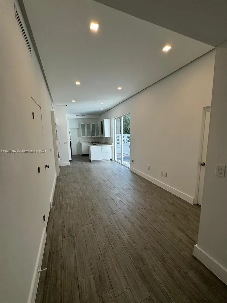 330 SW 17th Rd, Miami FL 33129