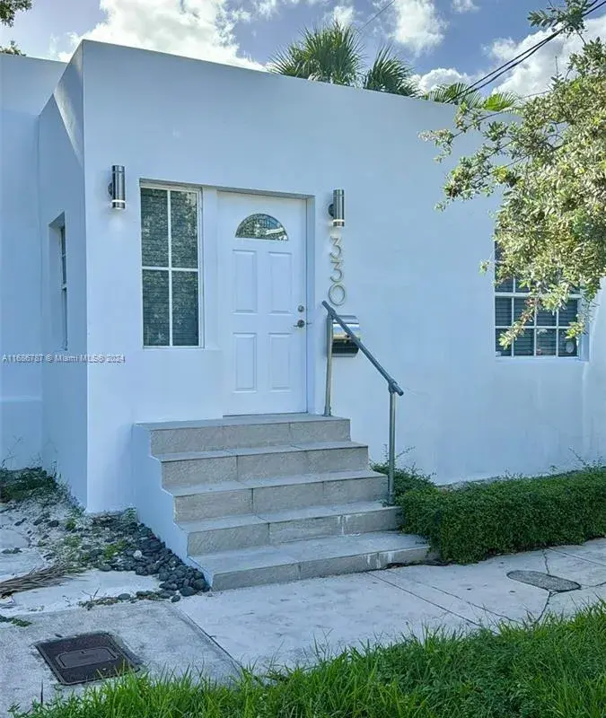 330 SW 17th Rd, Miami FL 33129