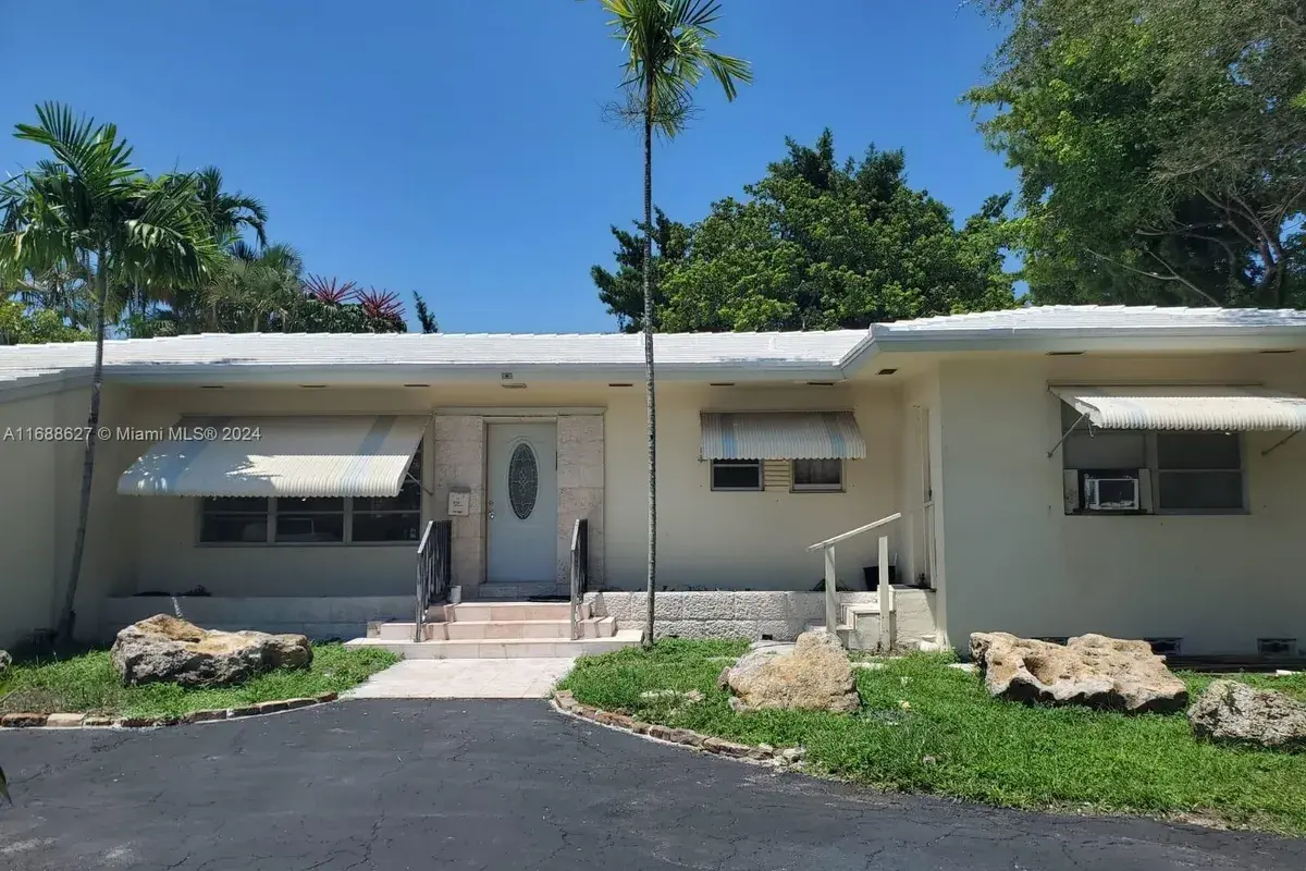 975 NE 171st St # 1, Miami FL 33162