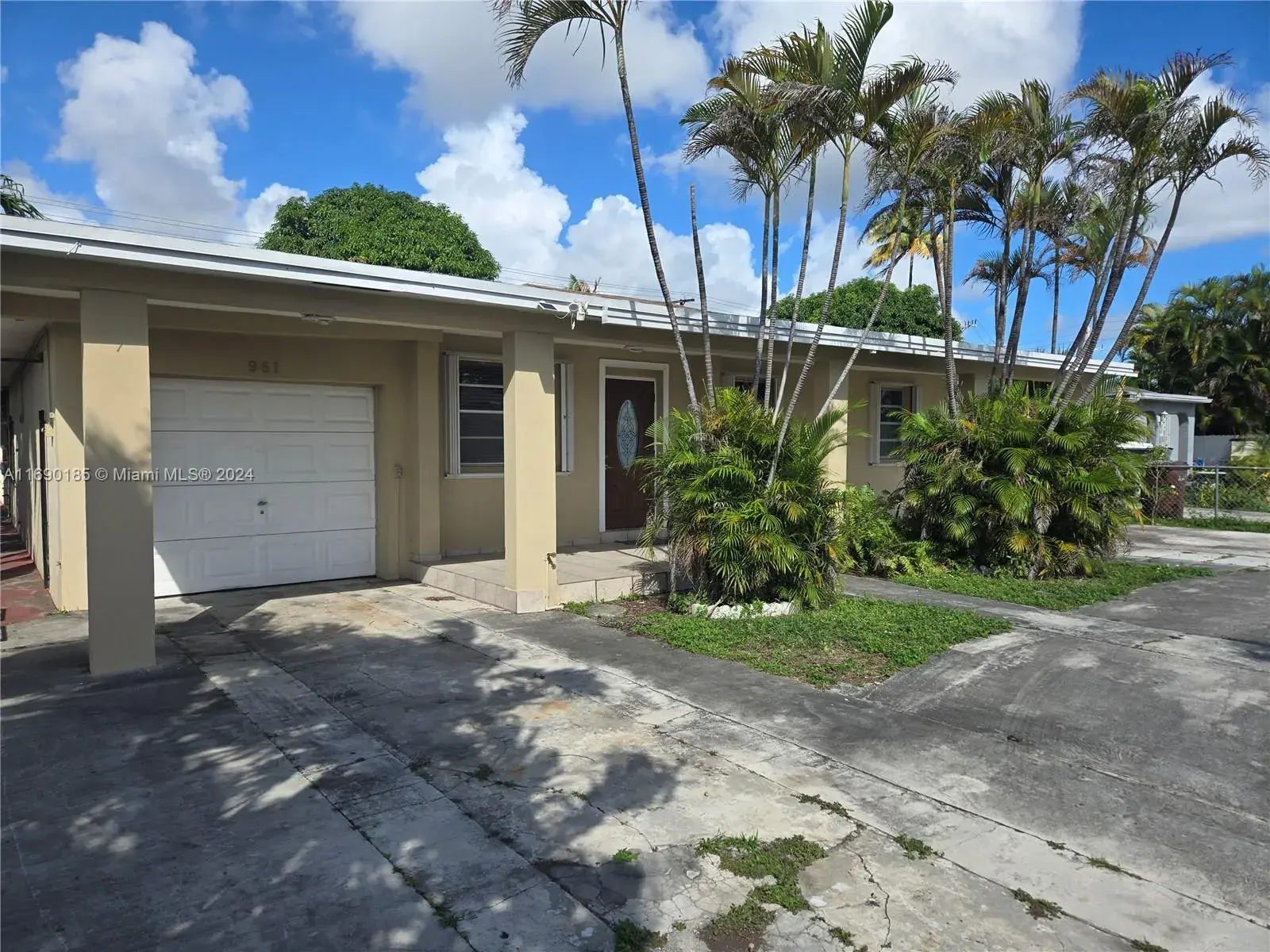 961 E 32nd St, Hialeah FL 33013