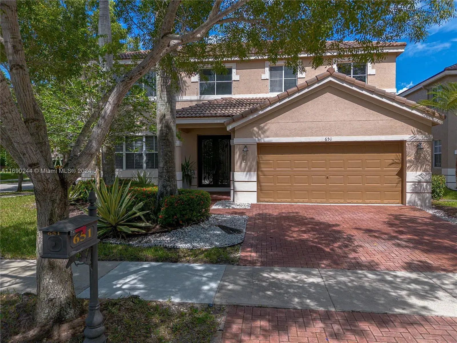 4 bedroom 2 bath for sale at 651 Honeysuckle Ln, Weston FL 33327