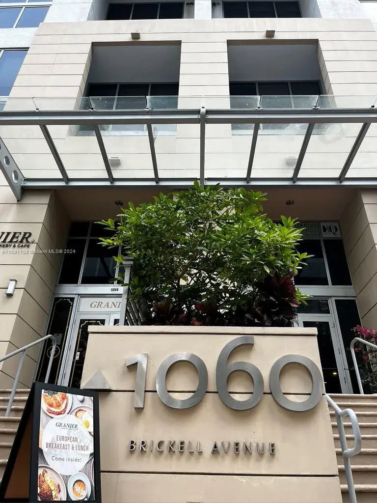 2 bedroom 2 bath Residential for sale at 1060 Brickell Ave # 1707, Miami FL 33131