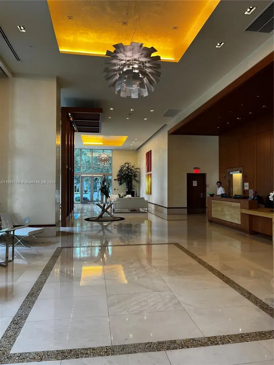 1060 Brickell Ave # 1707, Miami FL 33131