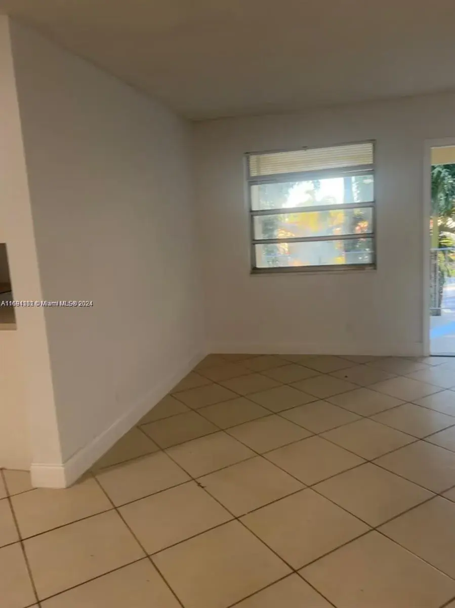 1100 NE 1st Ct # 209, Hallandale Beach FL 33009