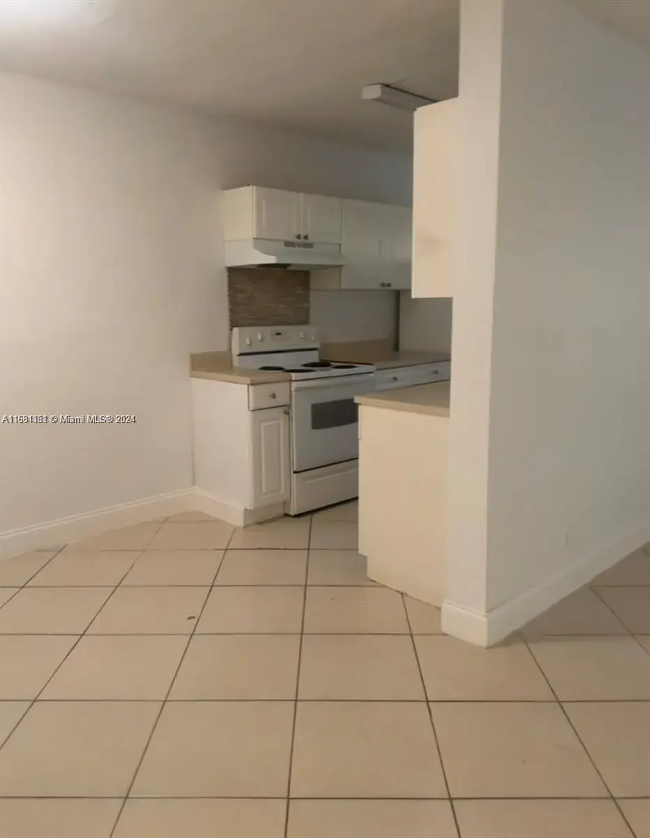 1100 NE 1st Ct # 209, Hallandale Beach FL 33009
