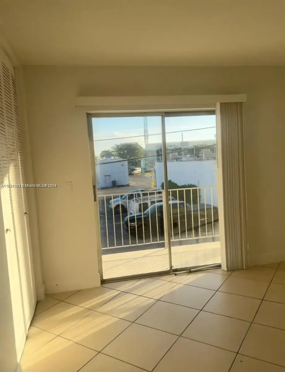 1100 NE 1st Ct # 209, Hallandale Beach FL 33009
