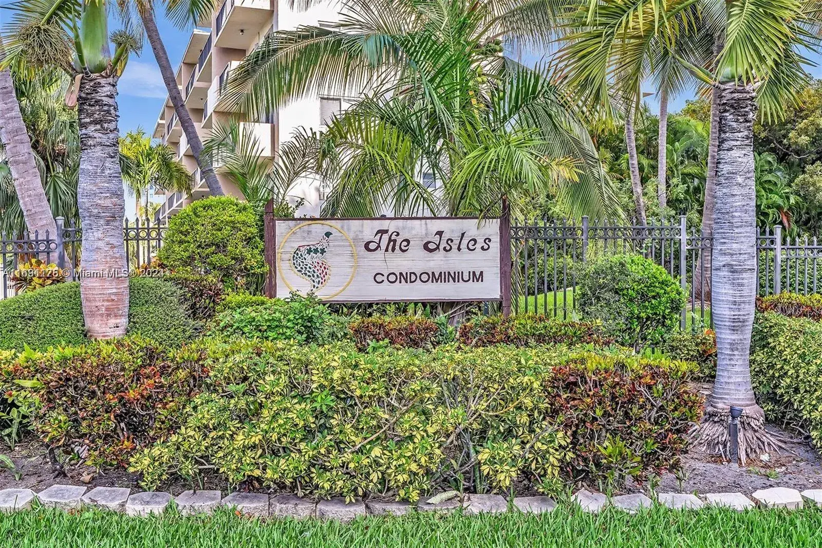 1 bedroom 1 bath Residential Lease for rent at 201 180th Dr # 211, Sunny Isles Beach FL 33160
