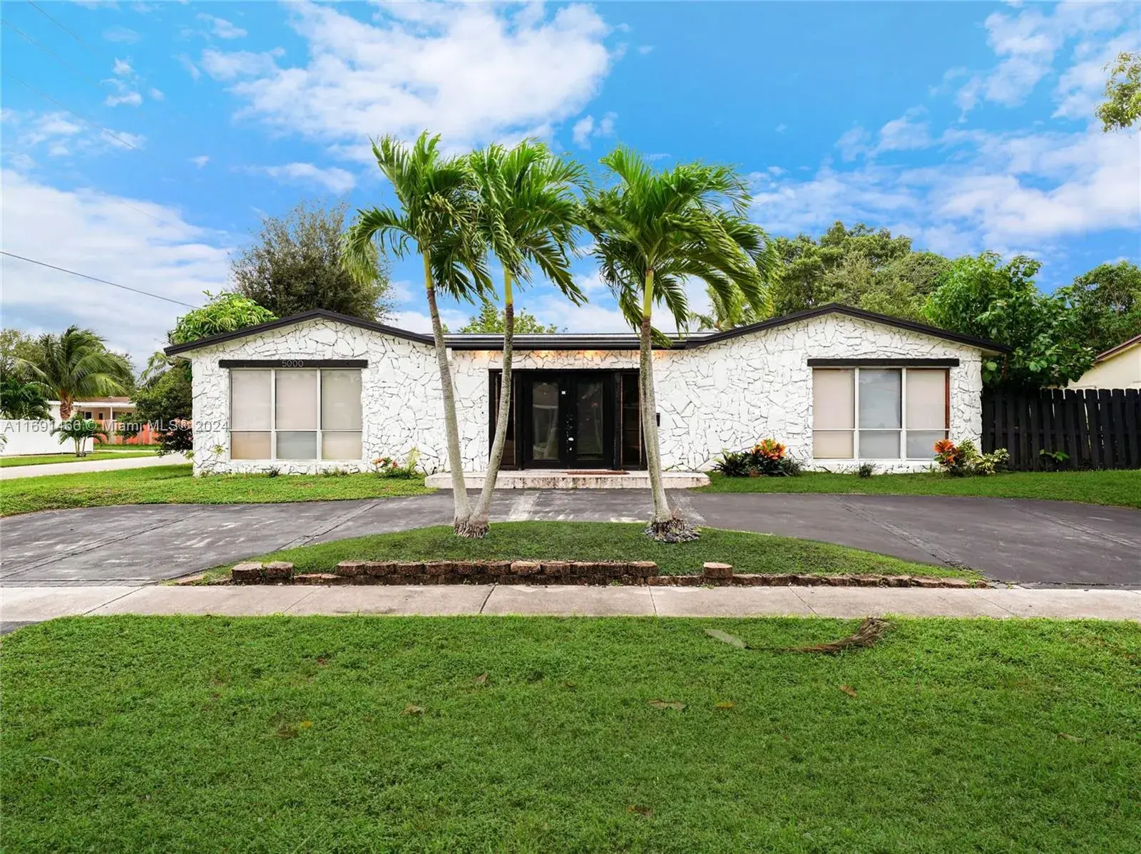 5 bedroom 3 bath Residential for sale at 5000 Grant St, Hollywood FL 33021