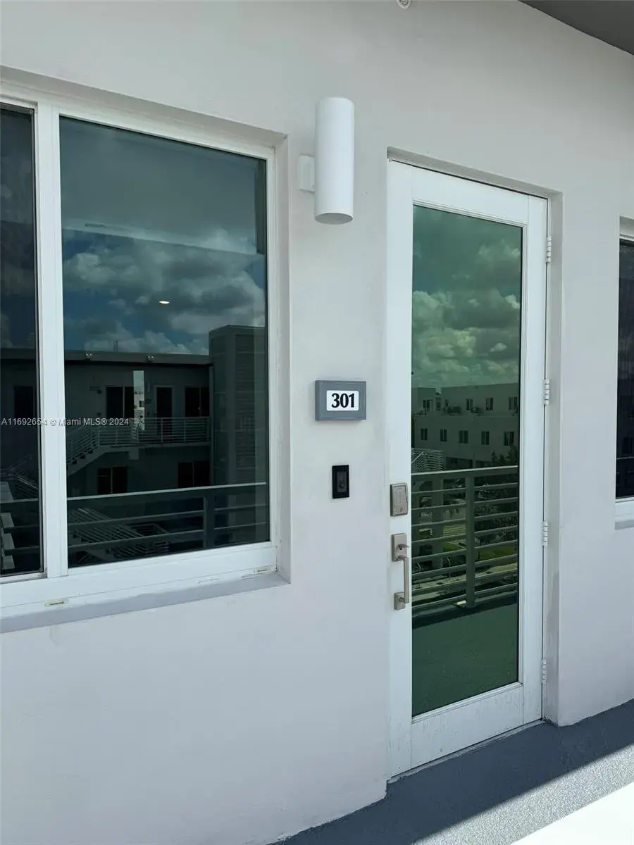 3 bedroom 2 bath Residential for sale at 10295 NW 64th Ter # 301, Doral FL 33178