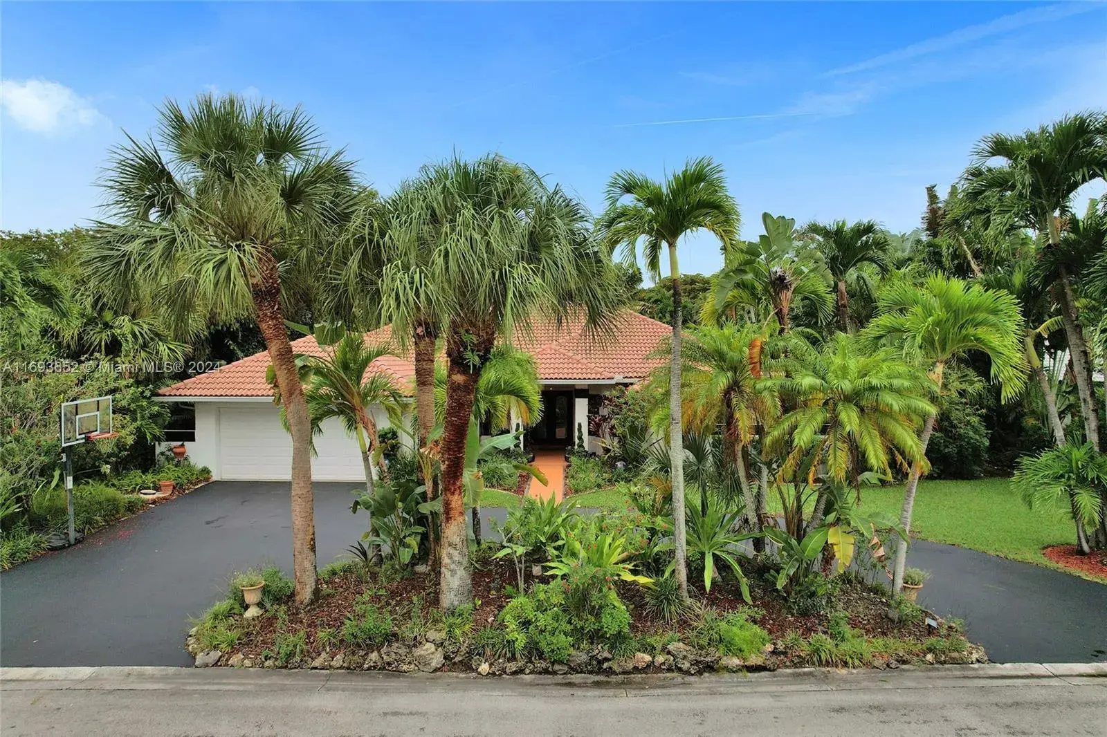 5 bedroom 2 bath Residential for sale at 5044 NW 87th Ter, Coral Springs FL 33067