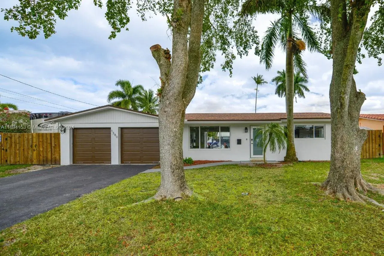 3 bedroom 2 bath for rent at 1380 SW 56th Ave, Plantation FL 33317