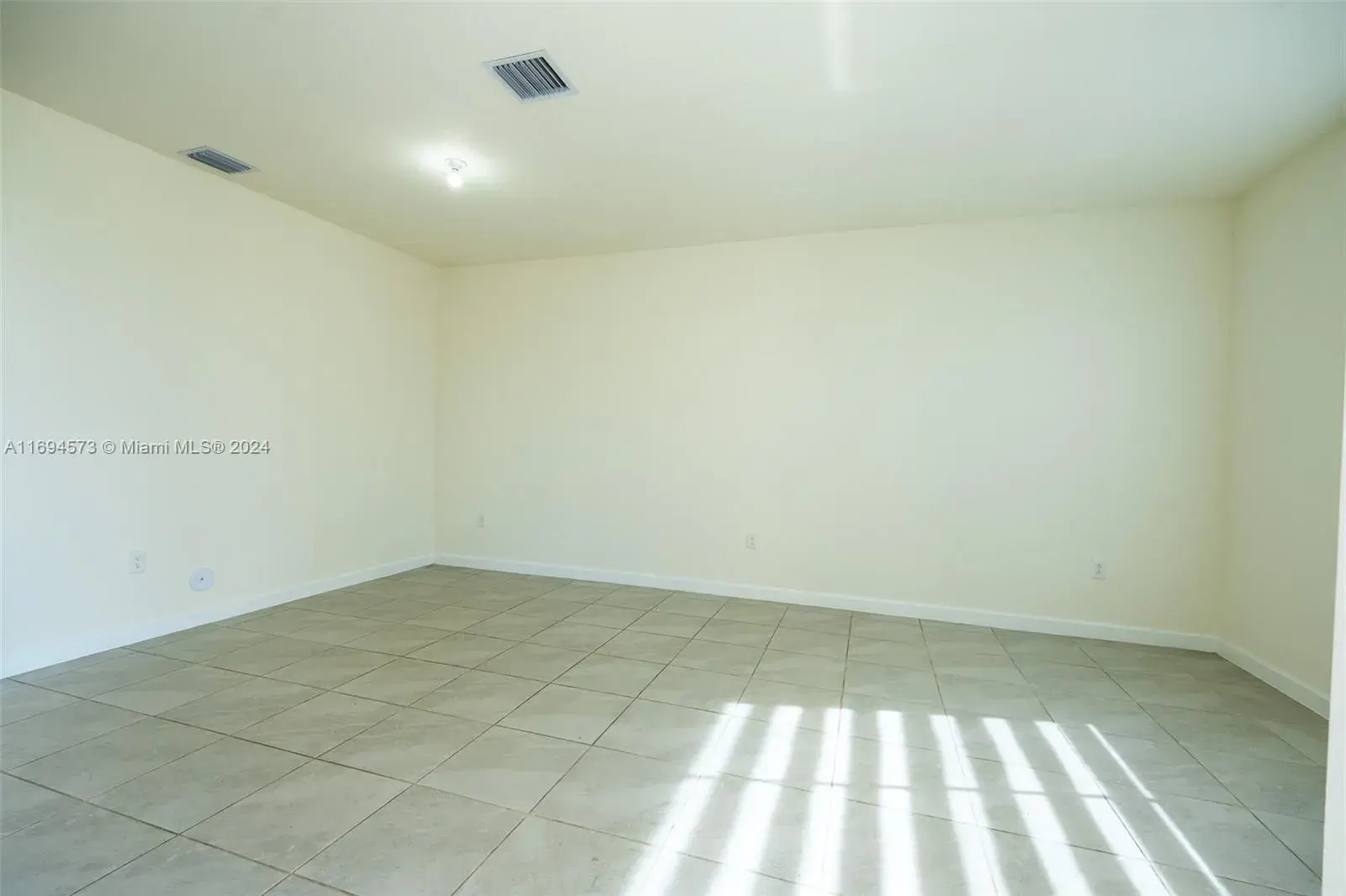 11402 W 34th Way, Hialeah FL 33018