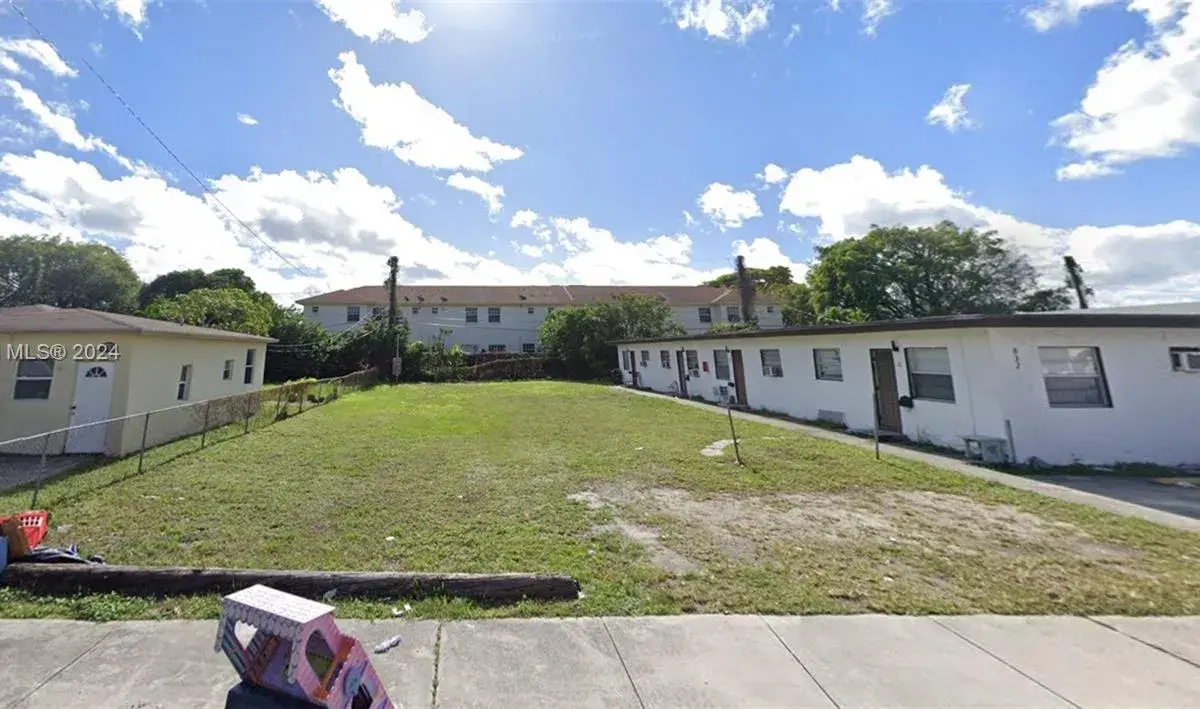10 Nw St, Hallandale Beach FL 33009