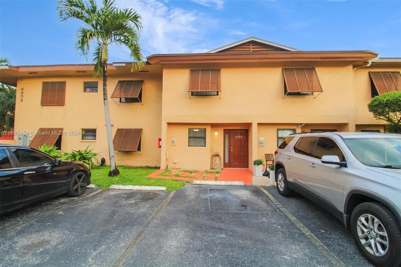 2 bedroom 2 bath Residential Lease for rent at 6858 NW 173rd Dr # 302, Hialeah FL 33015
