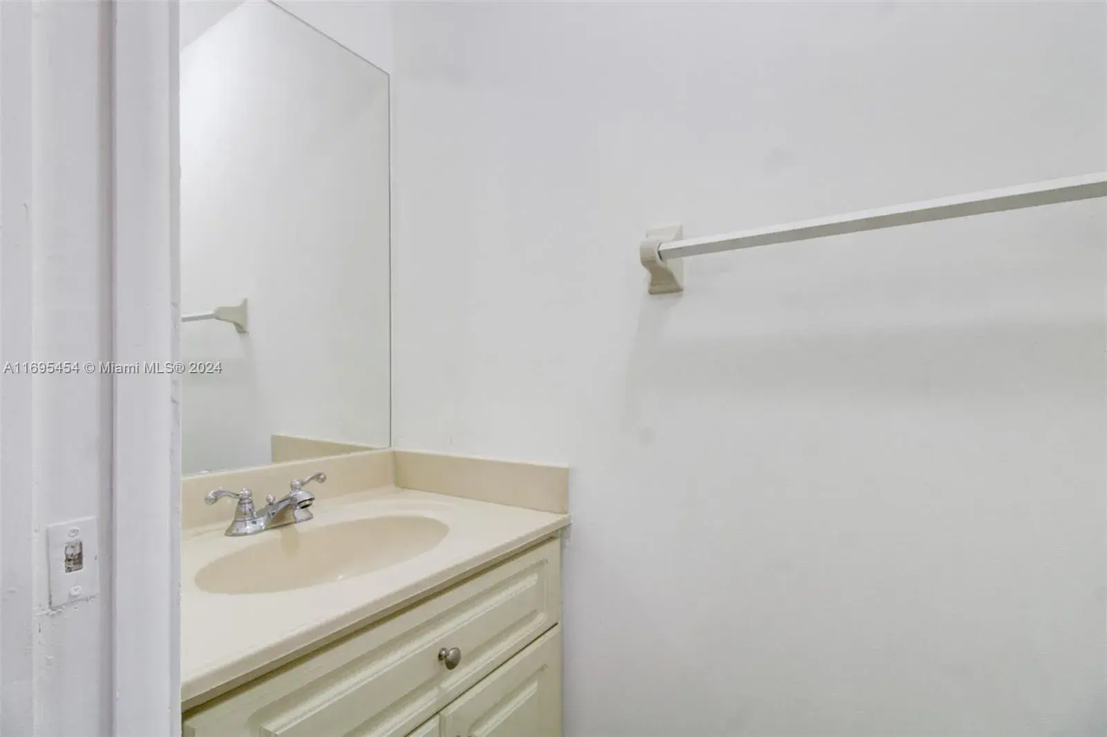 6858 NW 173rd Dr # 302, Hialeah FL 33015