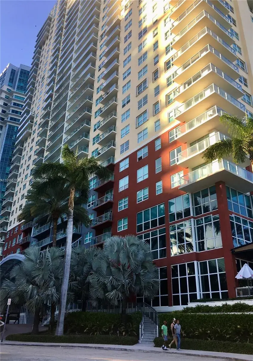 1 bedroom 1 bath Residential for sale at 1155 S Brickell Bay Dr # 605, Miami FL 33131