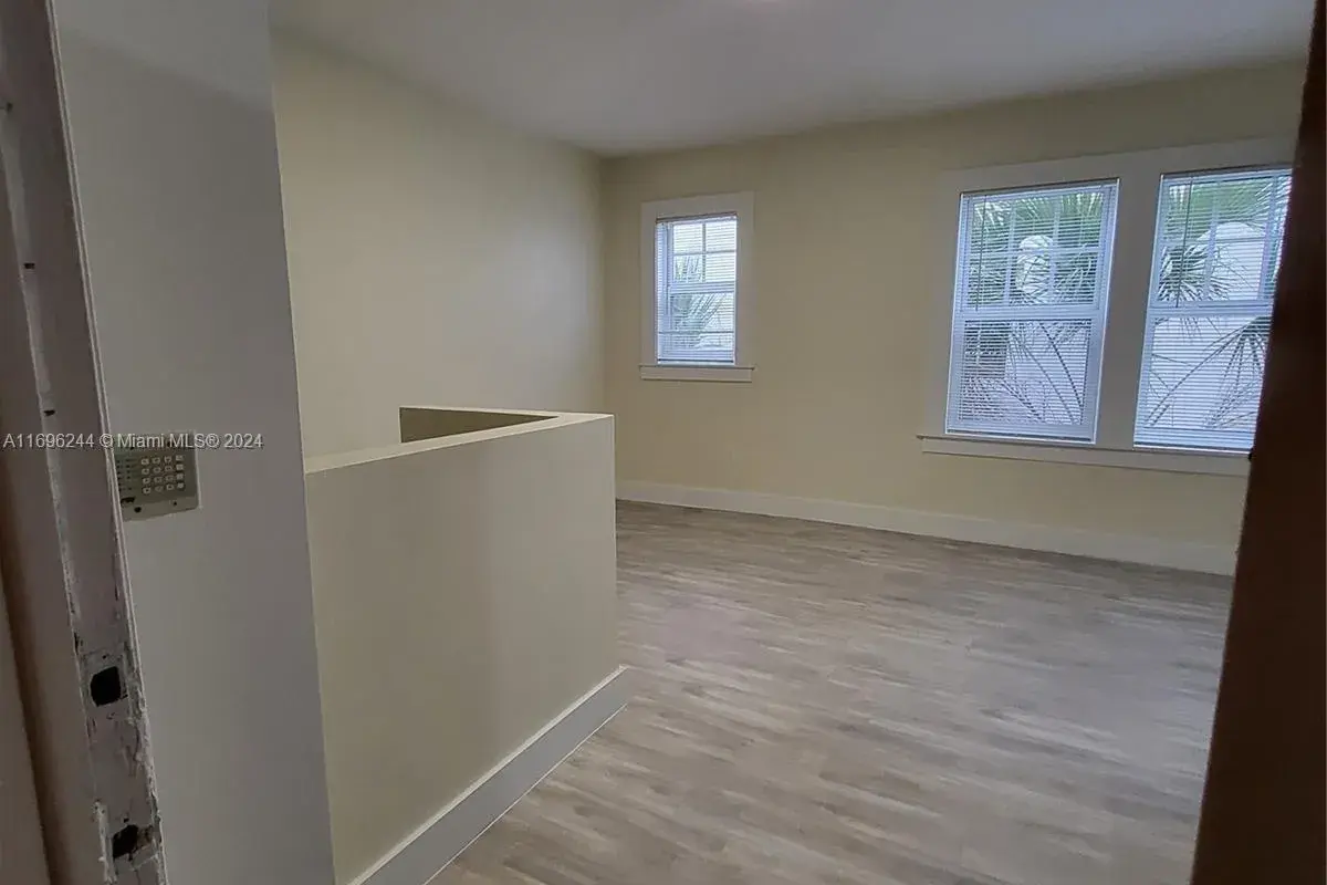 536 14th St # 301, Miami Beach FL 33139