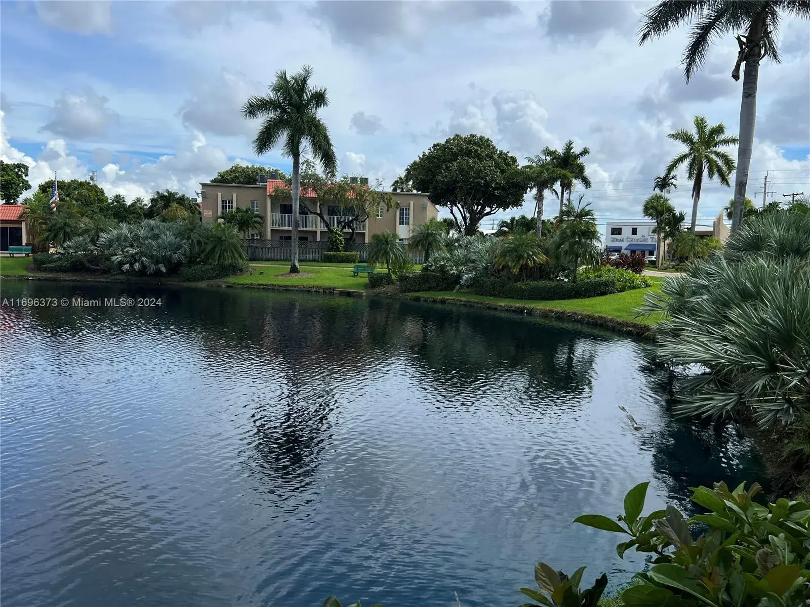 1 bedroom 1 bath Residential for sale at 4910 NW 79th Ave # 205, Doral FL 33166