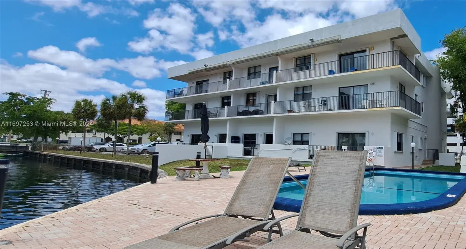 3 bedroom 3 bath Residential for sale at 1900 Diana Dr # 3E, Hallandale Beach FL 33009