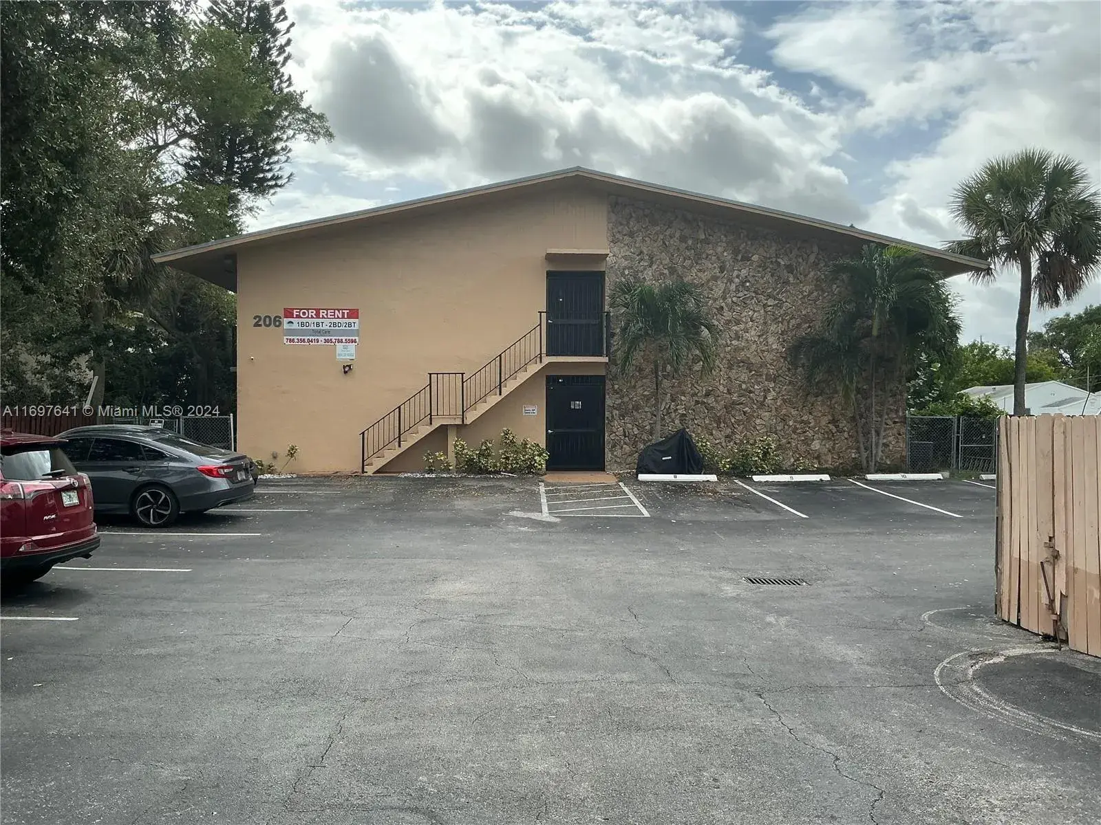 1 bedroom 1 bath Residential Lease for rent at 206 NE 3rd St # 7, Hallandale Beach FL 33009