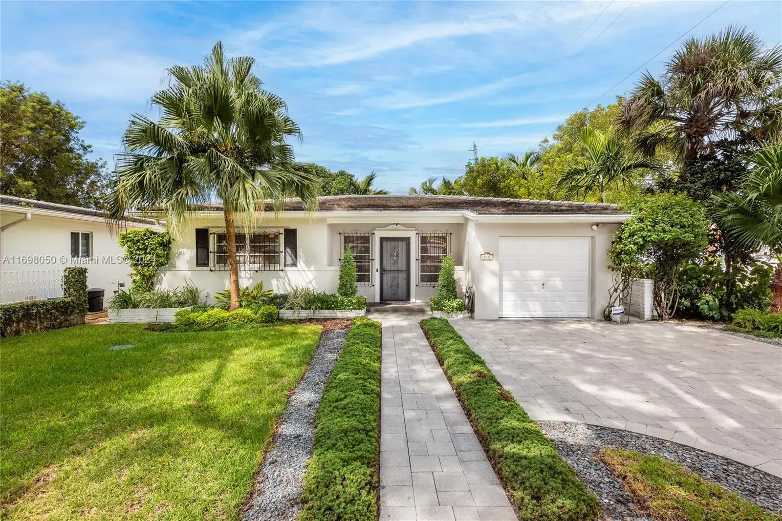 2 bedroom 1 bath for sale at 810 Madrid St, Coral Gables FL 33134