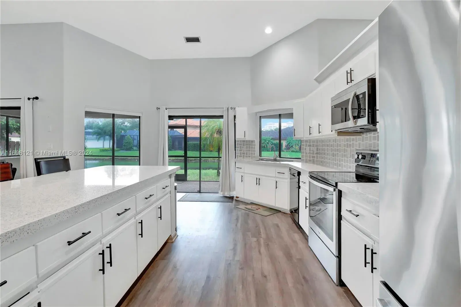 710 Bluebird Ln, Plantation FL 33324