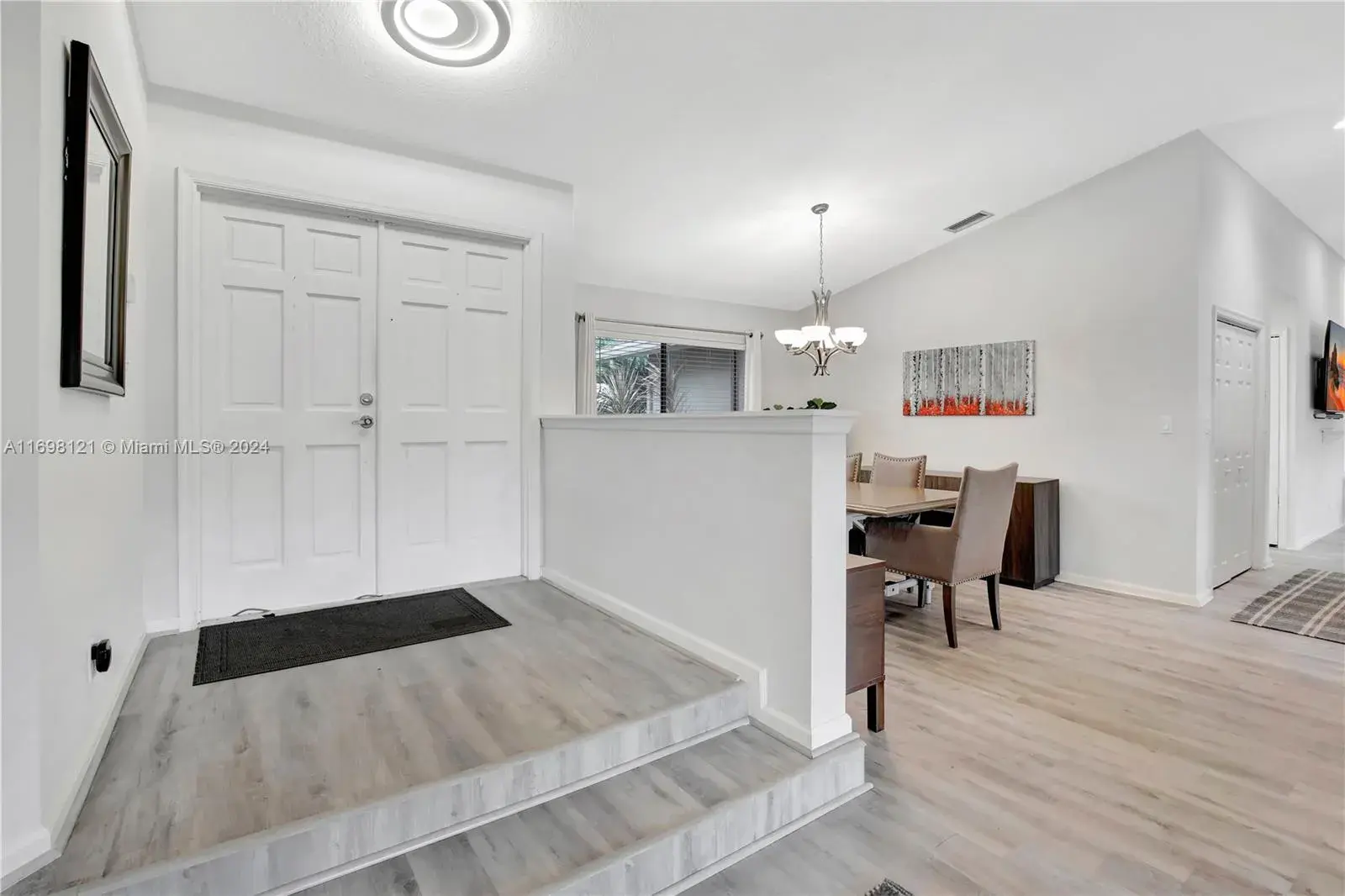 710 Bluebird Ln, Plantation FL 33324