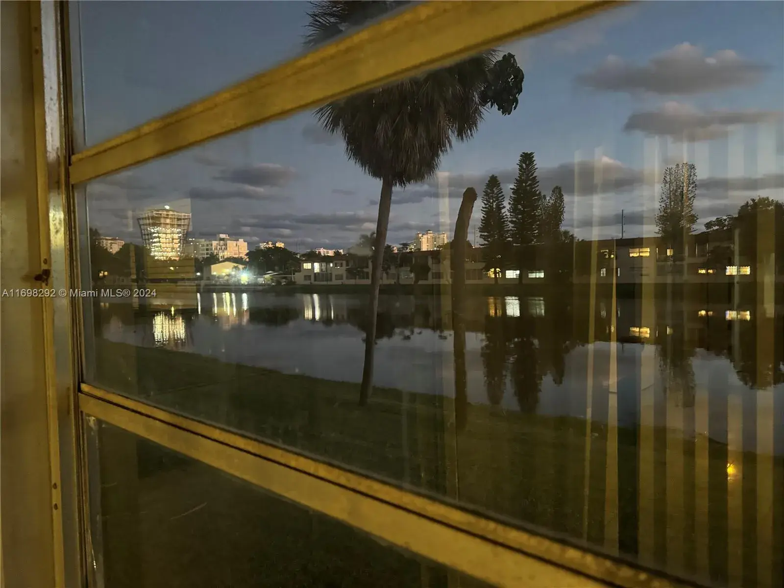 1 bedroom 1 bath Residential Lease for rent at 2800 NE 203rd St # 6, Aventura FL 33180