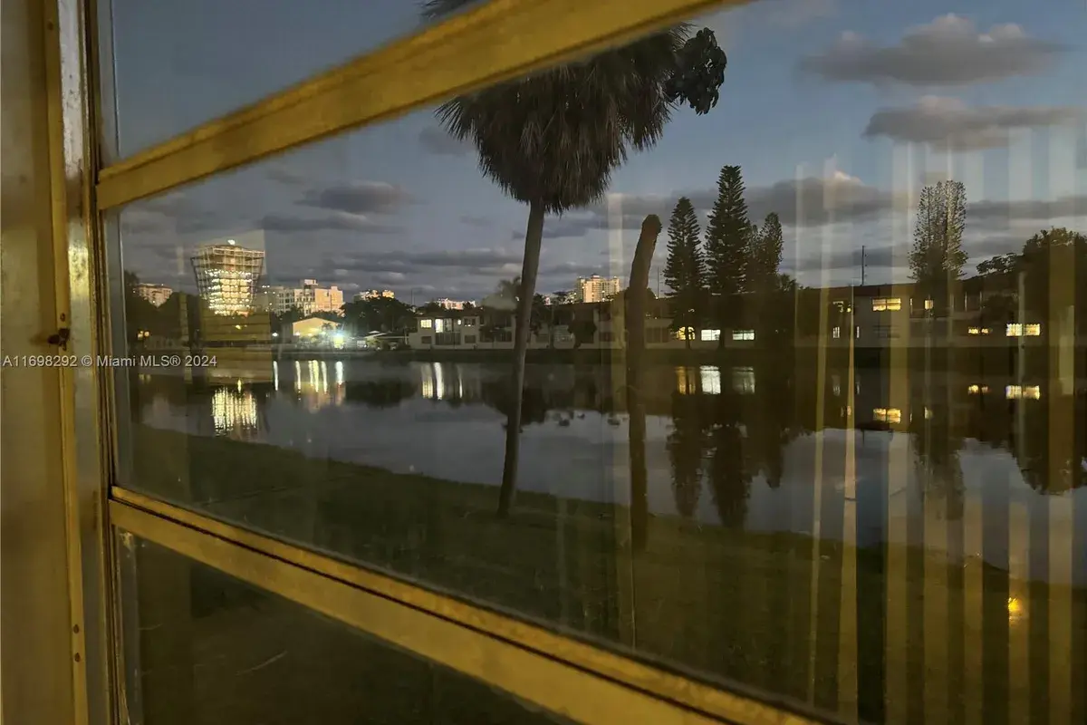 2800 NE 203rd St # 6, Aventura FL 33180