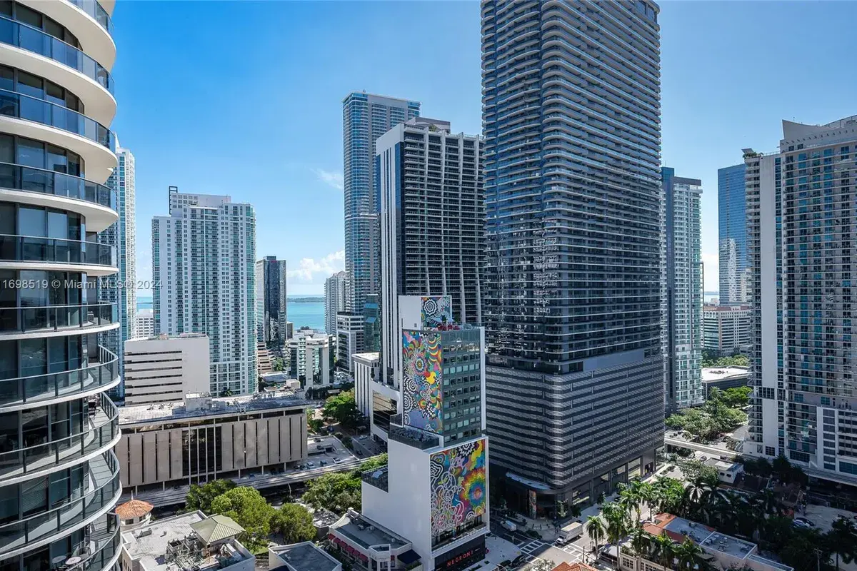 55 SW 9th St # 2303, Miami FL 33130