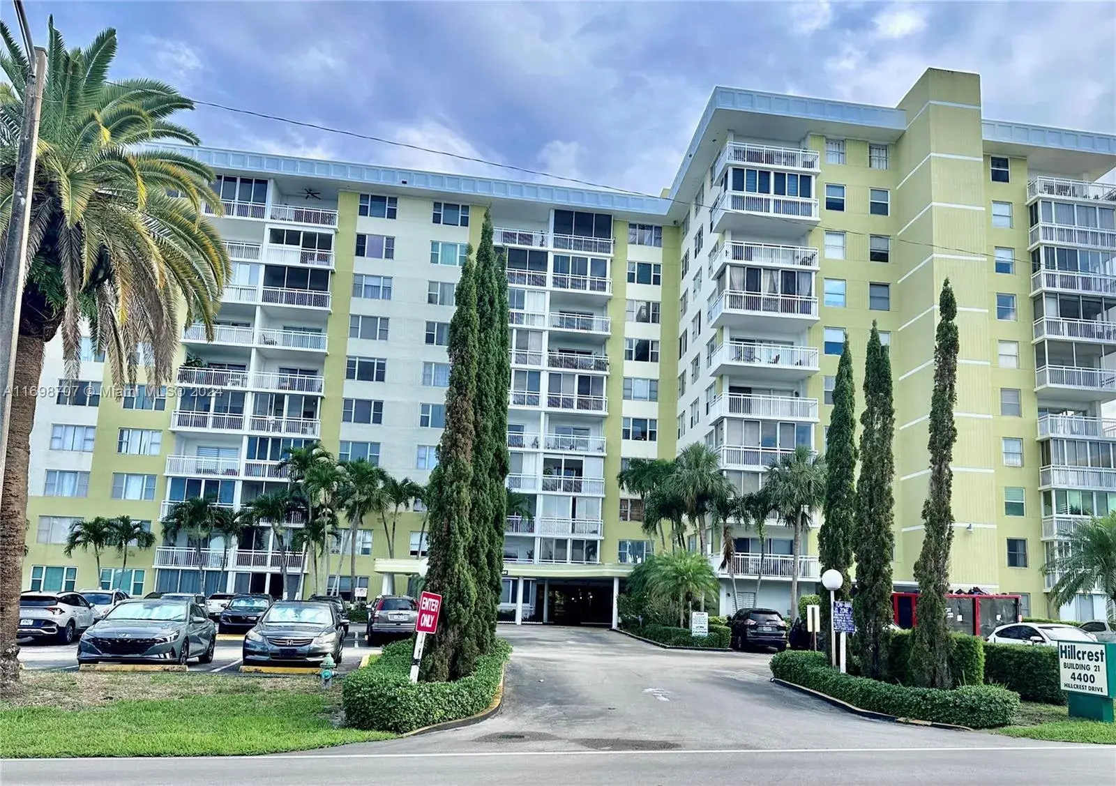 2 bedroom 2 bath Residential for sale at 4400 Hillcrest Dr # 114B, Hollywood FL 33021